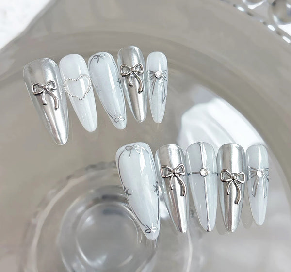 Nail decor bow tie (Metal/Plastic)