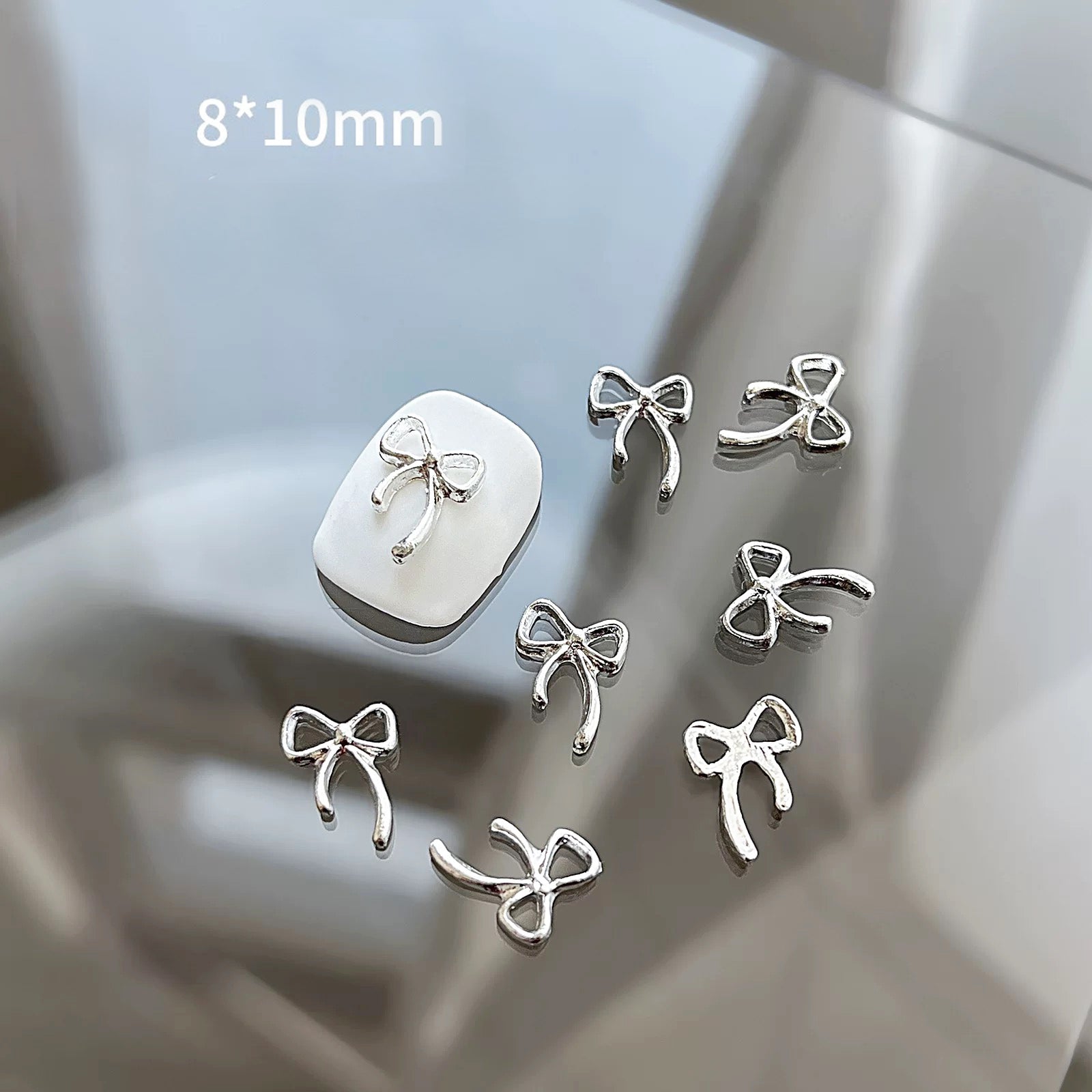 Nail decor bow tie (Metal/Plastic)