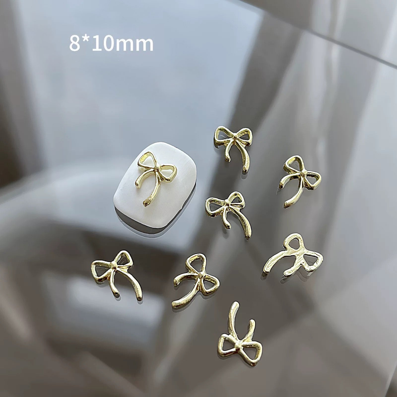 Nail decor bow tie (Metal/Plastic)