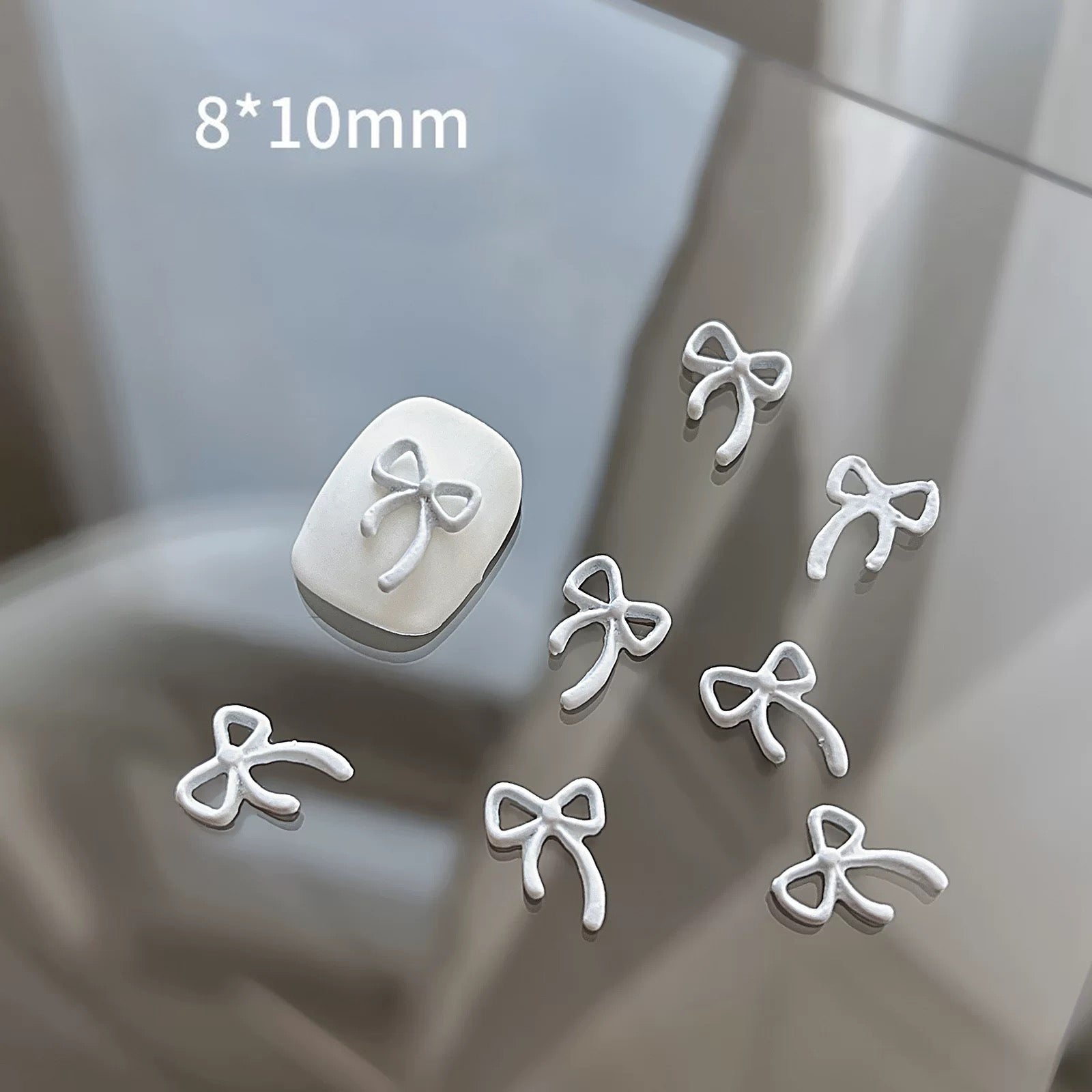 Nail decor bow tie (Metal/Plastic)