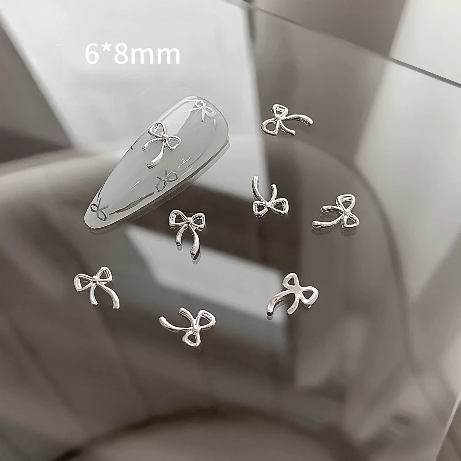 Nail decor bow tie (Metal/Plastic)