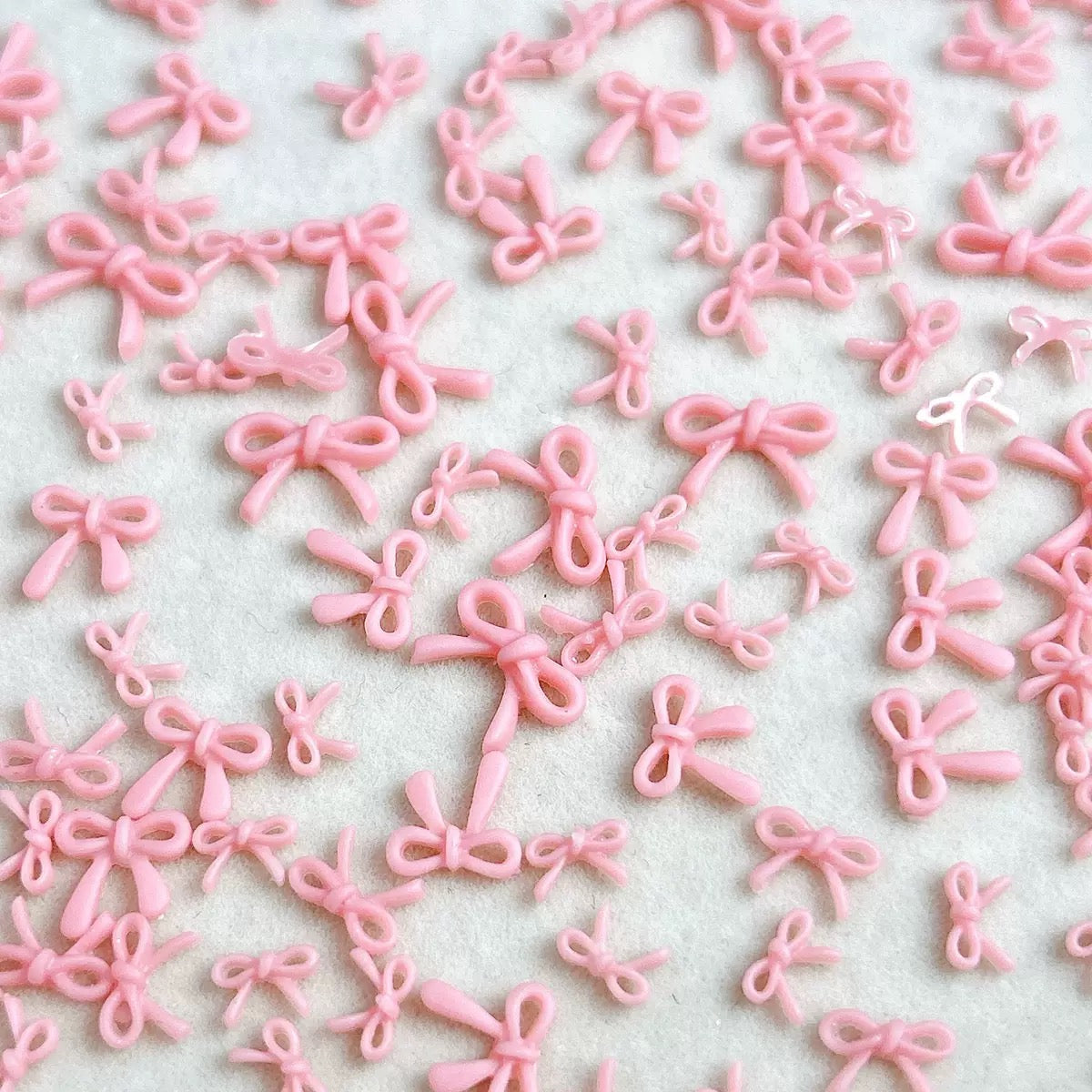 Nail decor bow tie (Metal/Plastic)