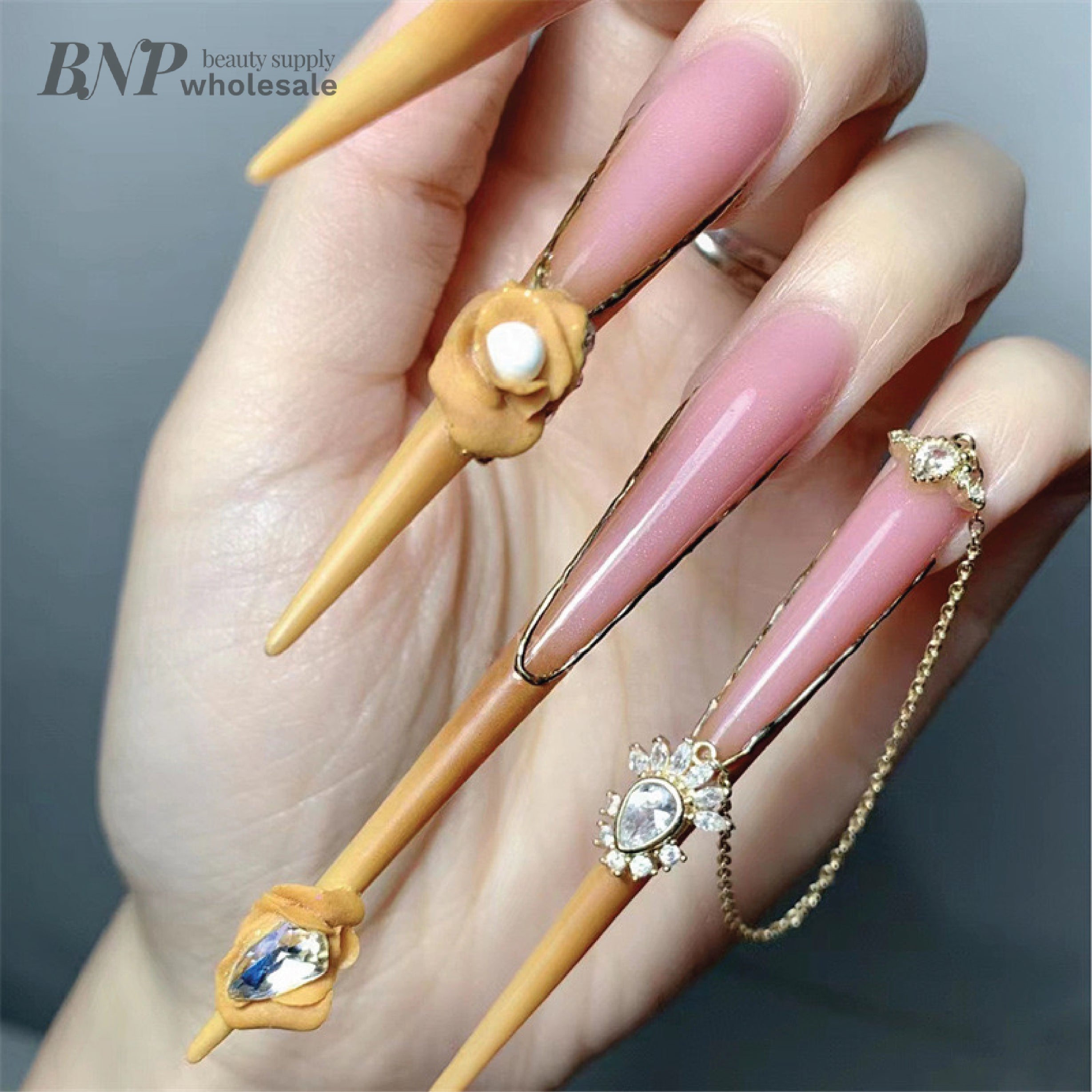 Extra long nail form